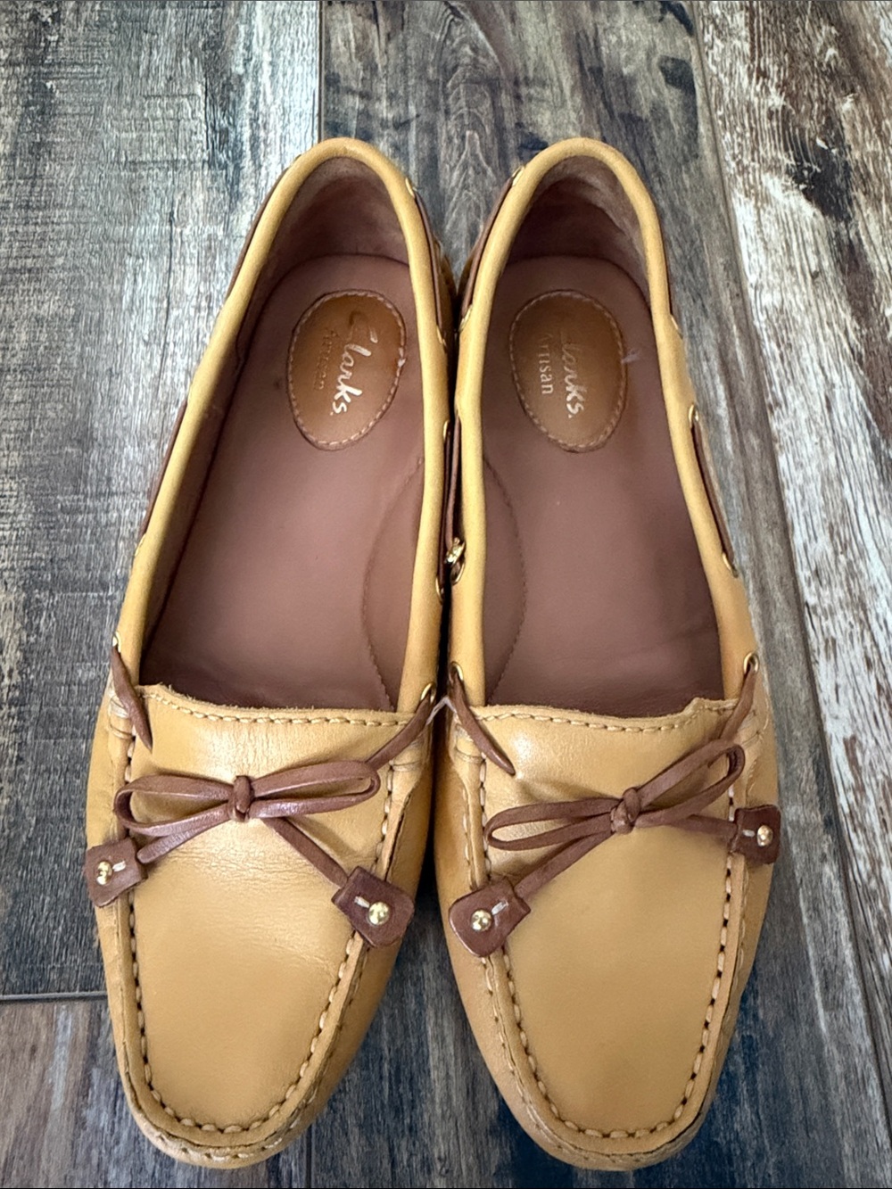 Clarks Women’s Artisan Dunbar Racer Mustard Tan Leather Loafers size 6 preloved